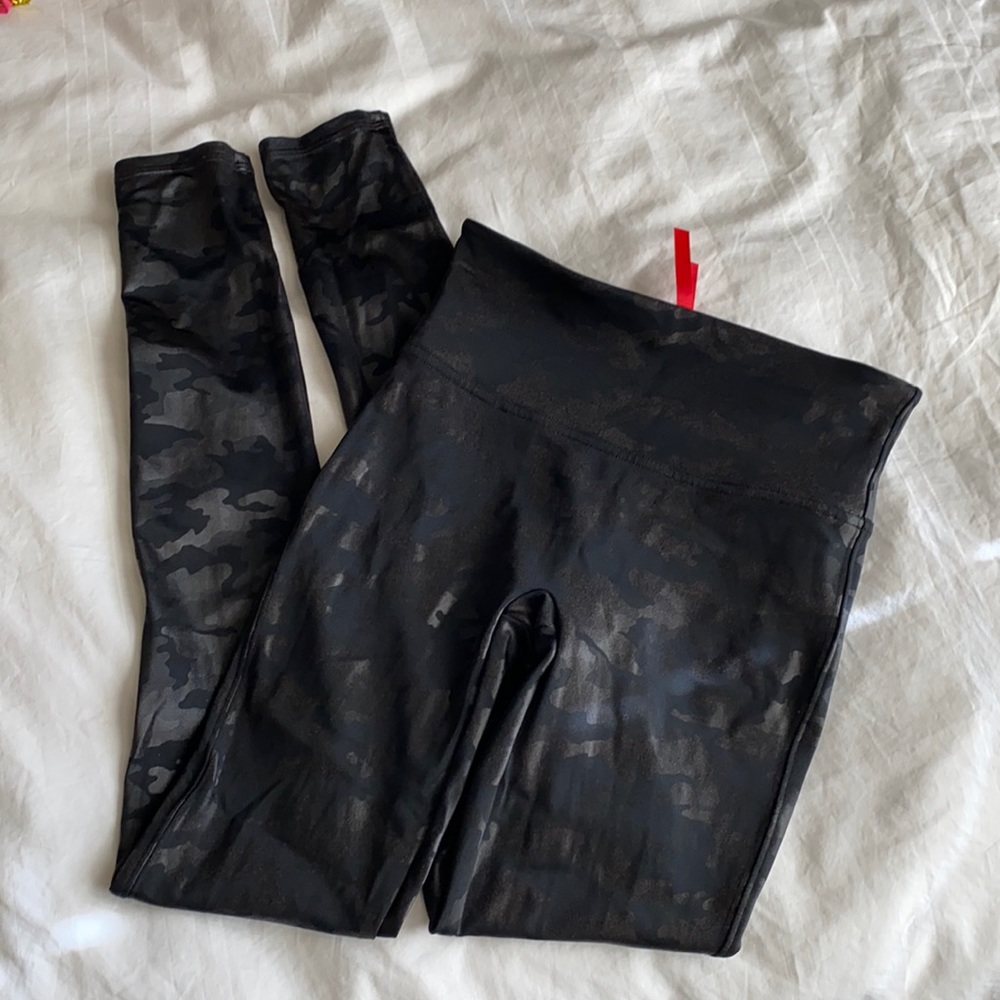 Spanx - camo legging Size S EUC